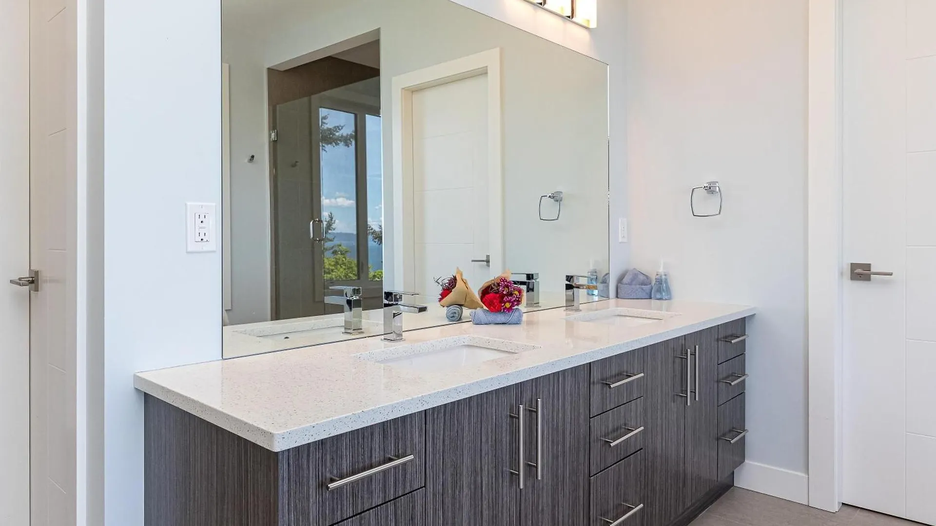 Come On In, The Water View Is Waiting For You,,, Oak Bay Holiday home