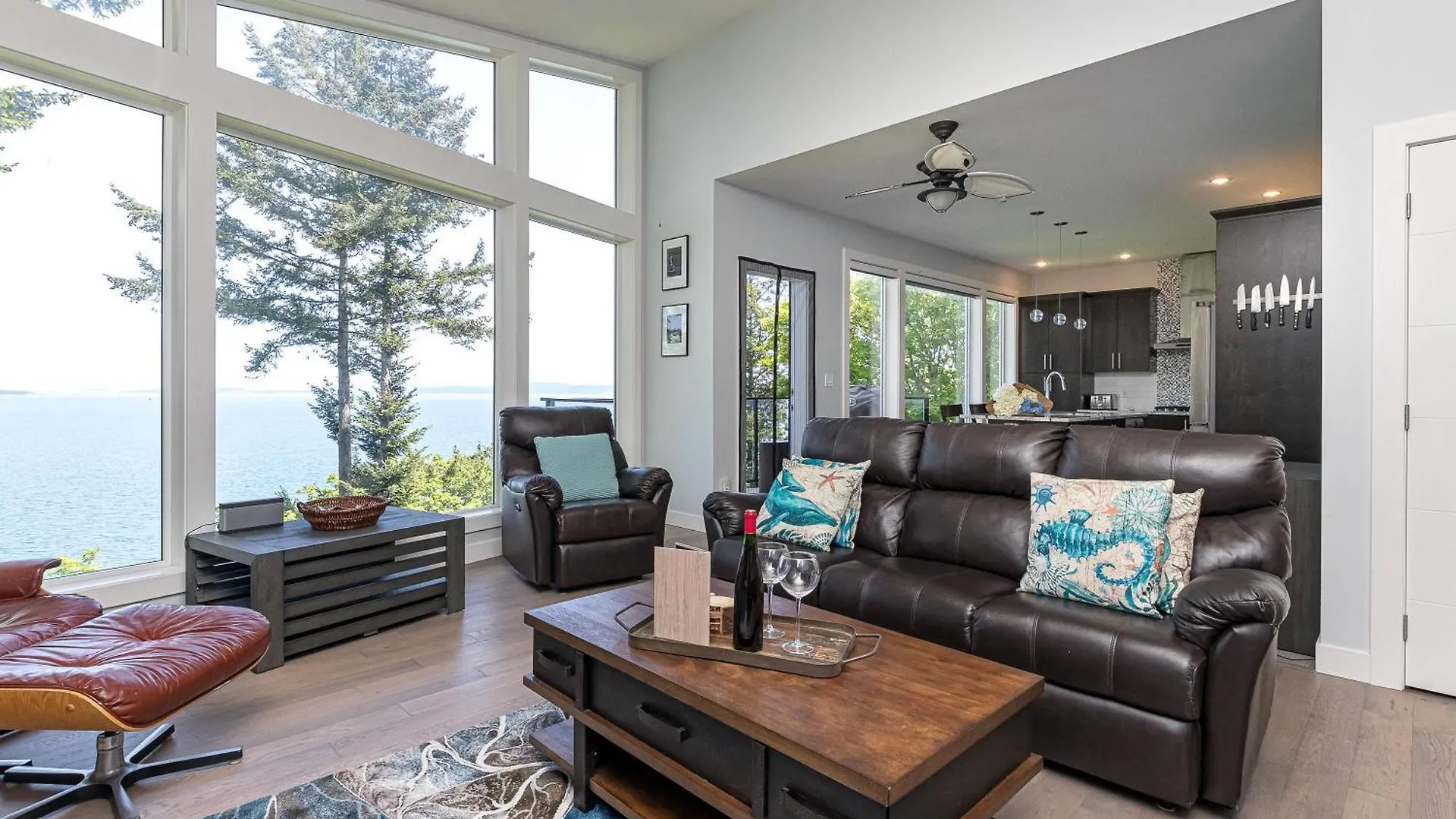 Come On In, The Water View Is Waiting For You,,, Oak Bay Holiday home