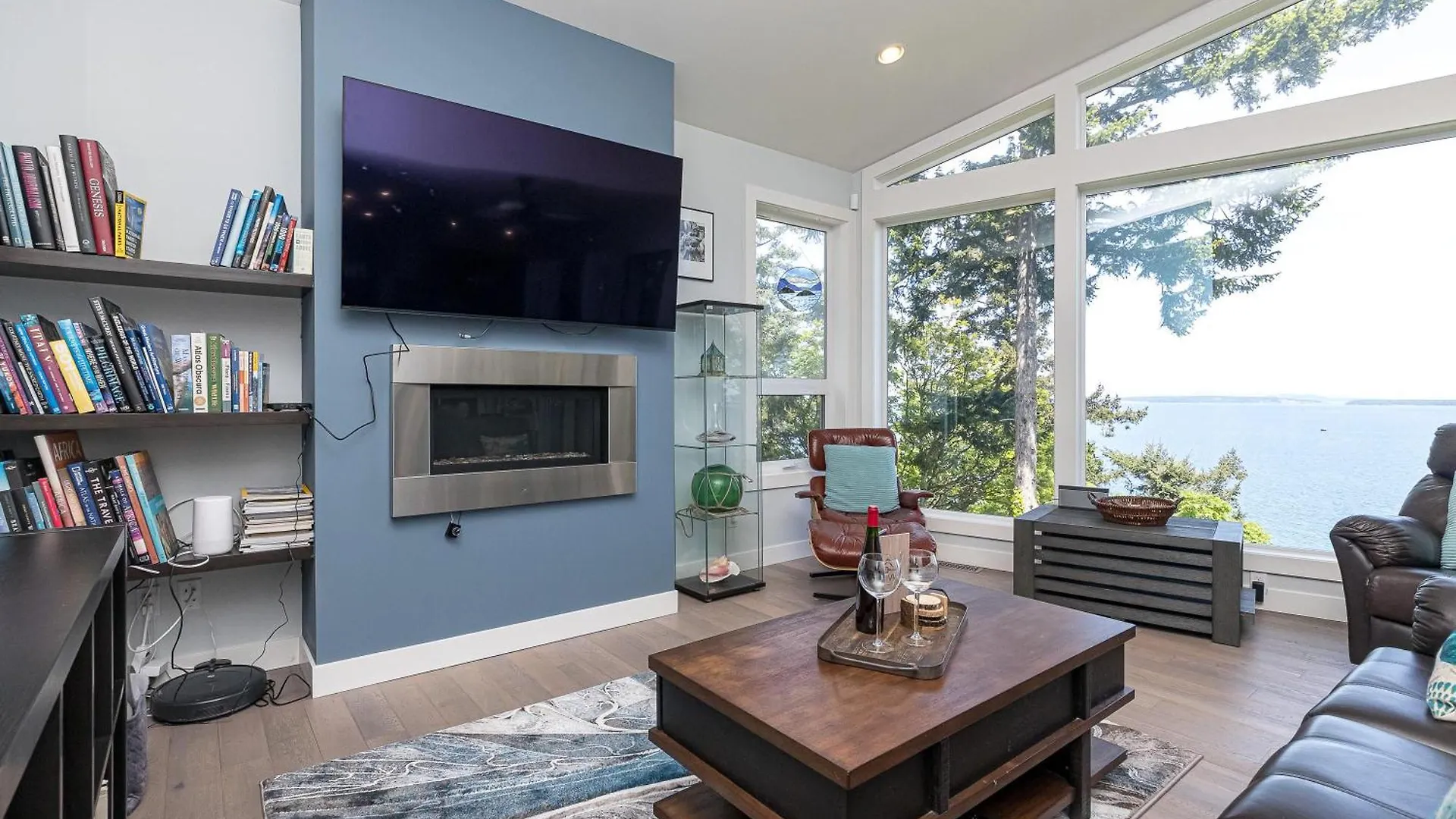 Come On In, The Water View Is Waiting For You,,, Oak Bay