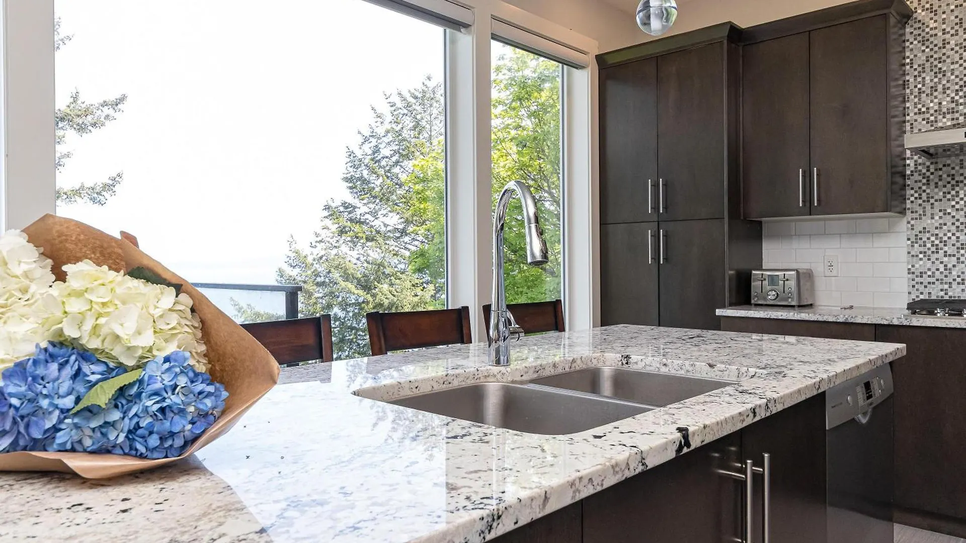 Holiday home Come On In, The Water View Is Waiting For You,,, Oak Bay